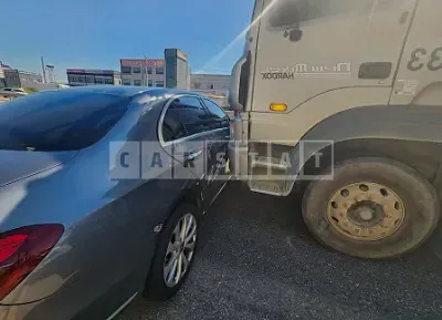 Photo 1 of 9: 2019 Mercedes-Benz E220d 4Matic, VIN WDDZF0FB8KA693434 — Korean insurance auction