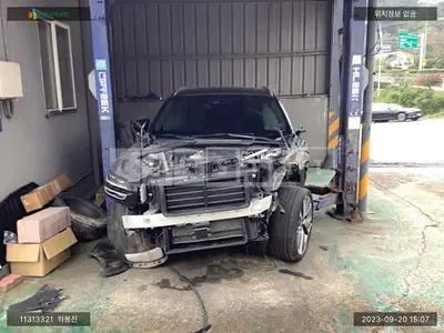 Photo 1 of 32: 2022 Genesis GV70, VIN KMTMB81ABNU059514 — Korean insurance auction