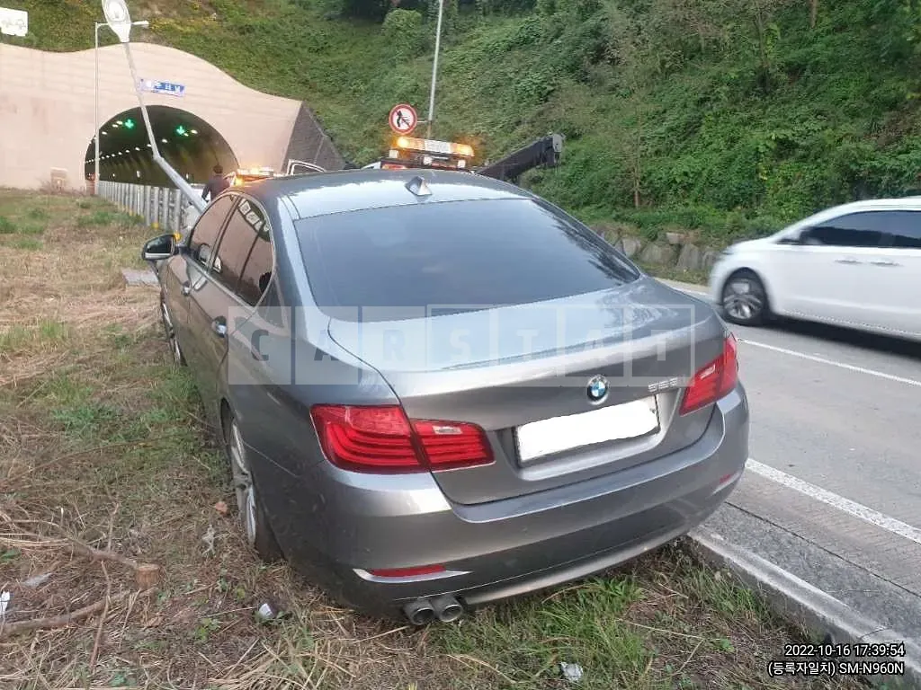 Photo 2 of 12: 2015 BMW 528i, VIN WBA5A5109FG176864 — Korean insurance auction