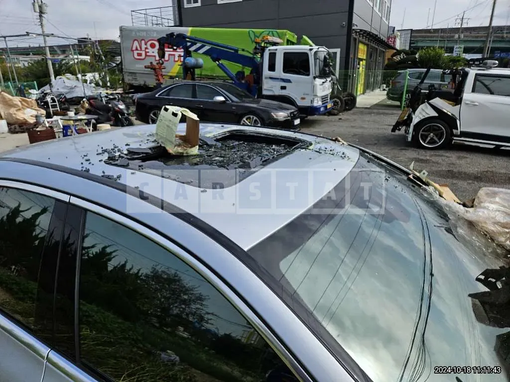 Photo 2 of 15: 2021 Mercedes-Benz C 200 — Korean insurance auction
