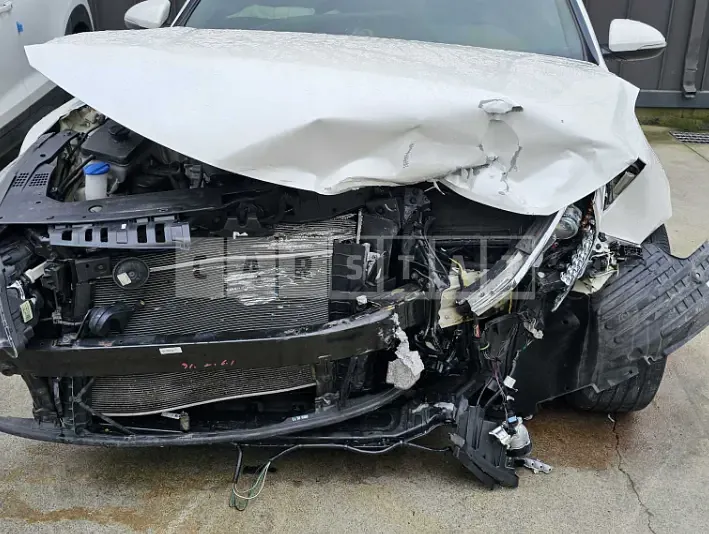 Photo 2 of 9: 2016 Kia K5, VIN KNAGX411BGA066450 — Korean insurance auction