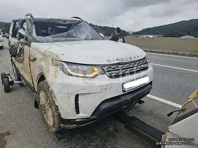 Photo 1 of 9: 2018 Land Rover Discovery TD6, VIN SALRA2BK8JA061485 — Korean insurance auction