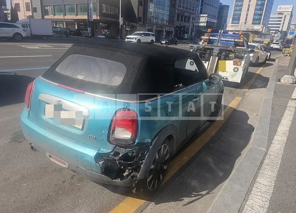 Photo 2 of 4: 2020 MINI Cooper Convertible — Korean insurance auction