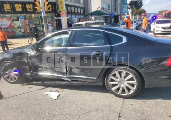 Photo 2 of 4: 2020 Volvo S90 T5 — Korean insurance auction