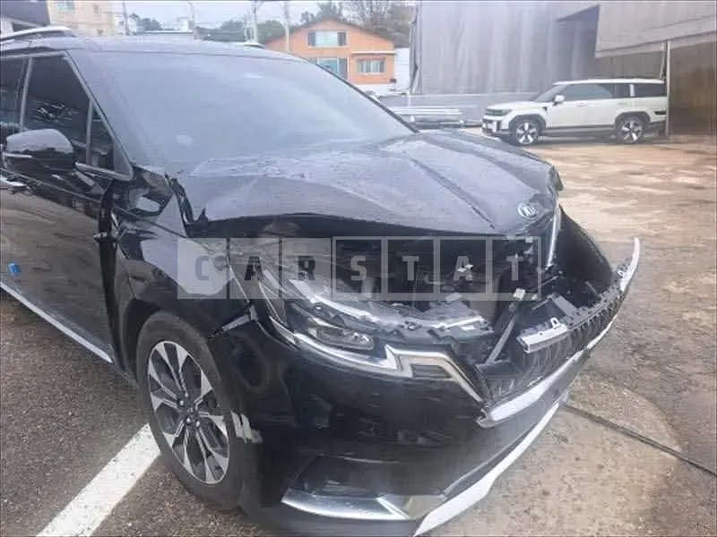 Photo 2 of 48: 2020 Kia Carnival, VIN KNANE81BBMS022353 — Korean insurance auction