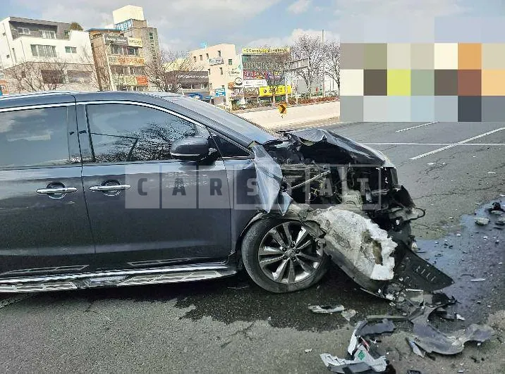 Photo 2 of 14: 2015 Kia Carnival Limousine, VIN KNAME81ABGS184474 — Korean insurance auction