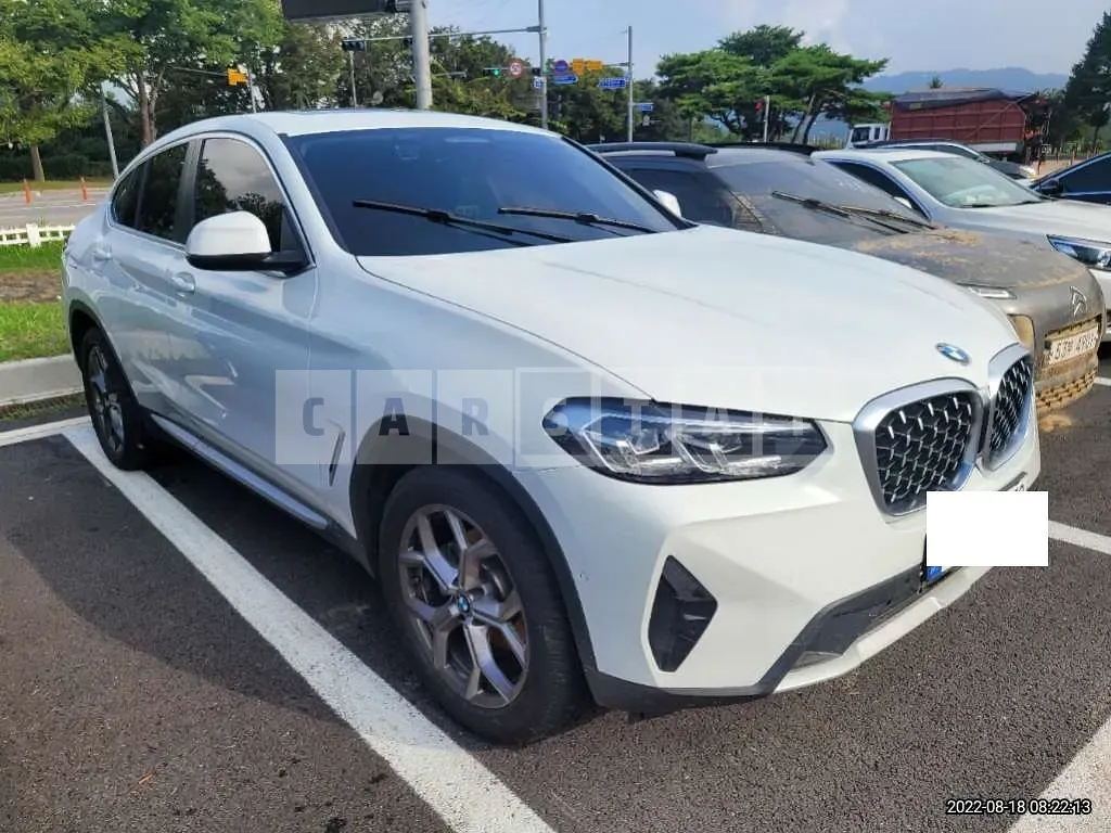Photo 2 of 16: 2022 BMW X4 xDrive20i, VIN WBA21DT01N9J63314 — Korean insurance auction