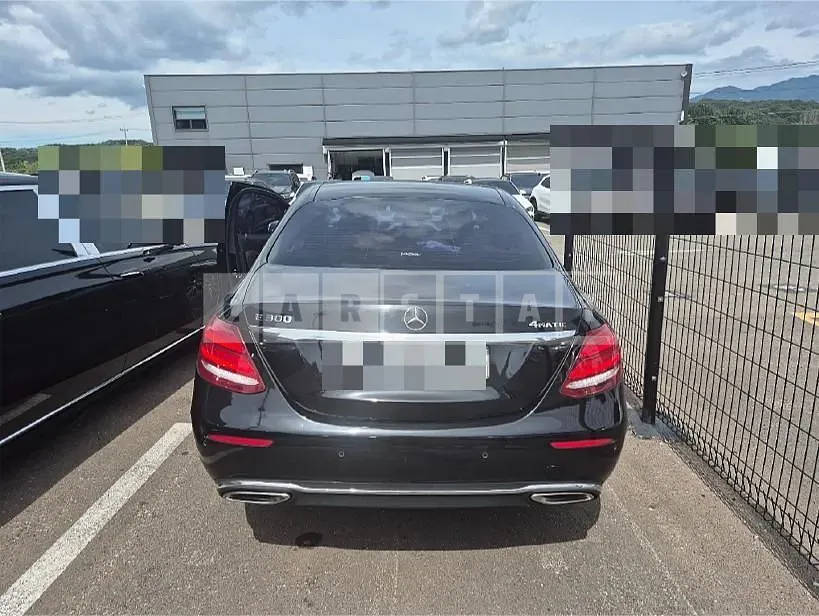 Photo 2 of 22: 2017 Mercedes-Benz E300 — Korean insurance auction
