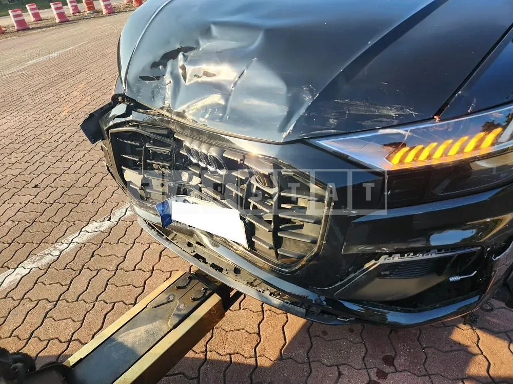 Photo 2 of 24: 2022 Audi Q8 55 TFSI quattro, VIN WAUZZZF13ND030351 — Korean insurance auction
