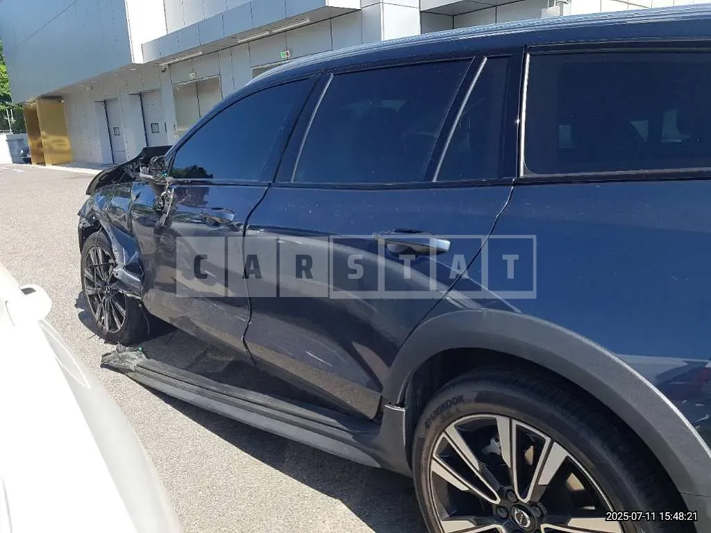 Photo 2 of 27: 2022 Volvo V60CCB5 AWD — Korean insurance auction