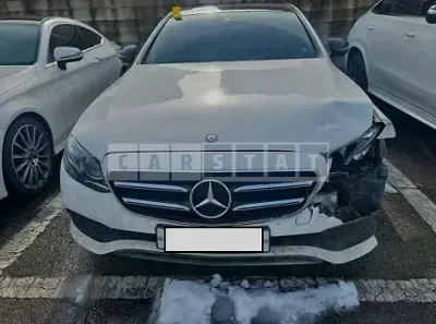 Photo 1 of 9: 2017 Mercedes-Benz E 300, VIN WDDZF4JB6HA050989 — Korean insurance auction