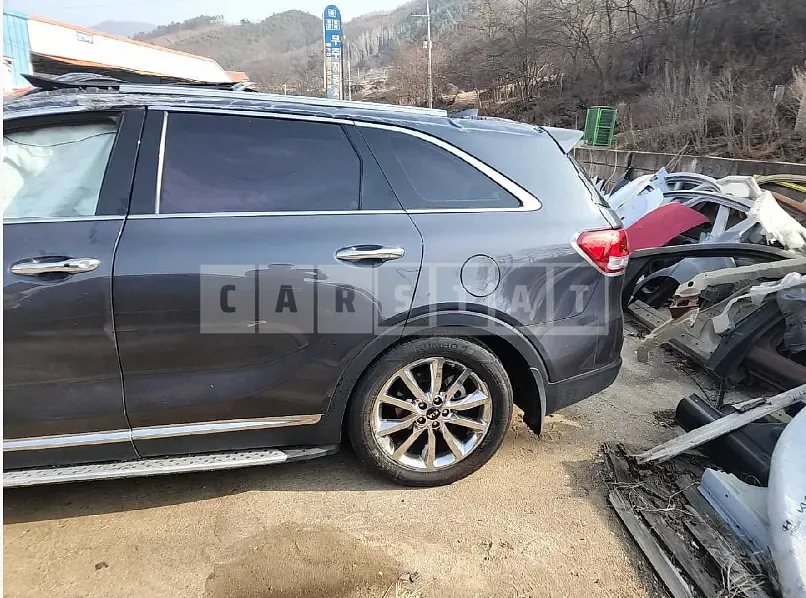 Photo 2 of 12: 2016 Kia Sorento, VIN KNAPK81BBGA218970 — Korean insurance auction