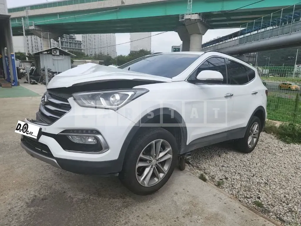 Photo 2 of 9: 2016 Hyundai Santa Fe, VIN KMHSW81UBGU577001 — Korean insurance auction