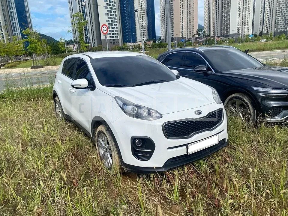 Photo 2 of 12: 2018 Kia Sportage, VIN KNAPN815GJK487031 — Korean insurance auction