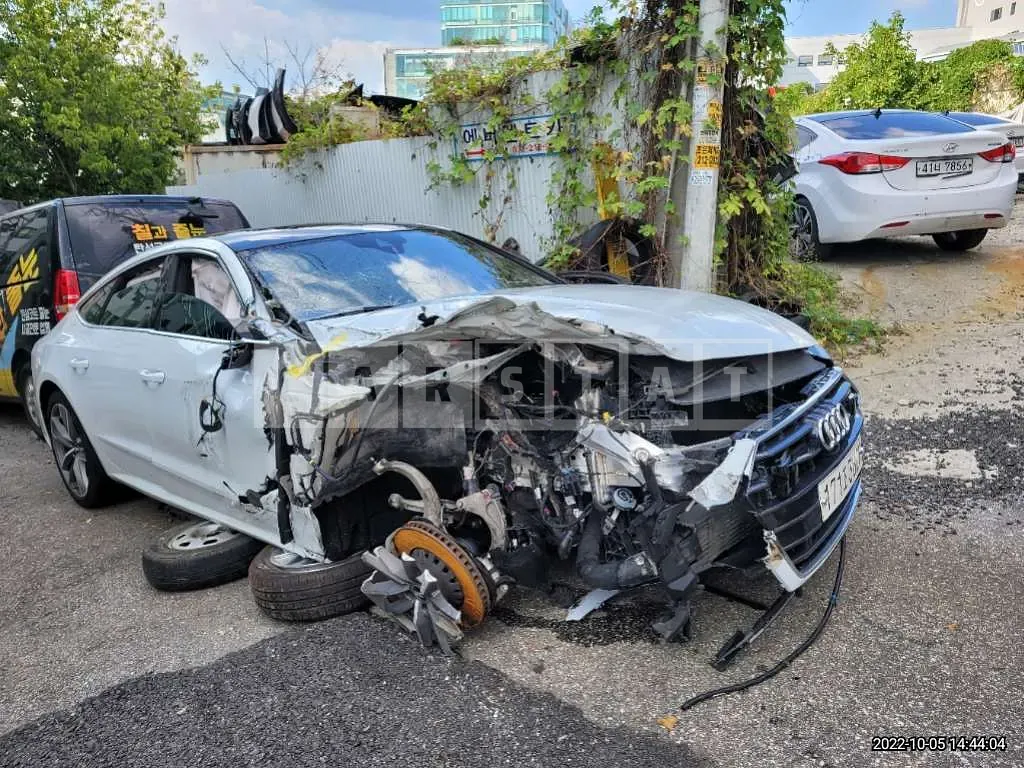 Photo 2 of 21: 2020 Audi A7 55 TFSI quattro, VIN WAUZZZF25LN070723 — Korean insurance auction