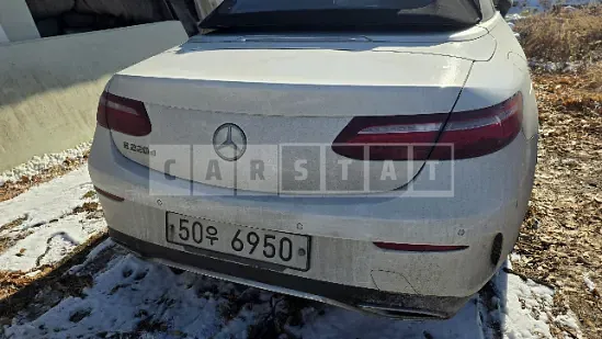 Photo 2 of 12: 2018 Mercedes-Benz E220d Cabriolet — Korean insurance auction