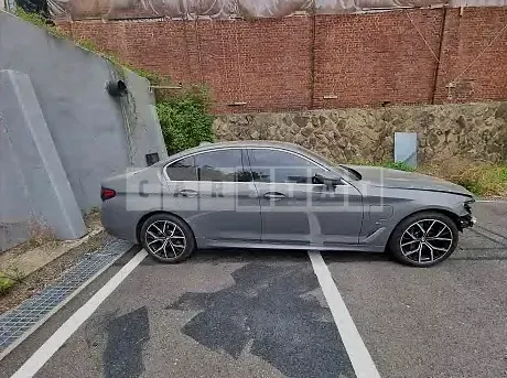 Photo 2 of 9: 2021 BMW 530e, VIN WBA51AG08MCH14591 — Korean insurance auction
