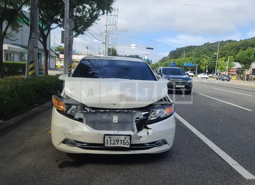 Photo 2 of 5: 2015 Honda Odyssey, VIN 5KBRL5860FB601257 — Korean insurance auction