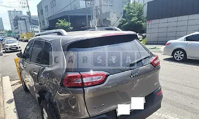 Photo 1 of 50: 2017 Jeep Cherokee, VIN 1C4PJMCB7HW628310 — Korean insurance auction