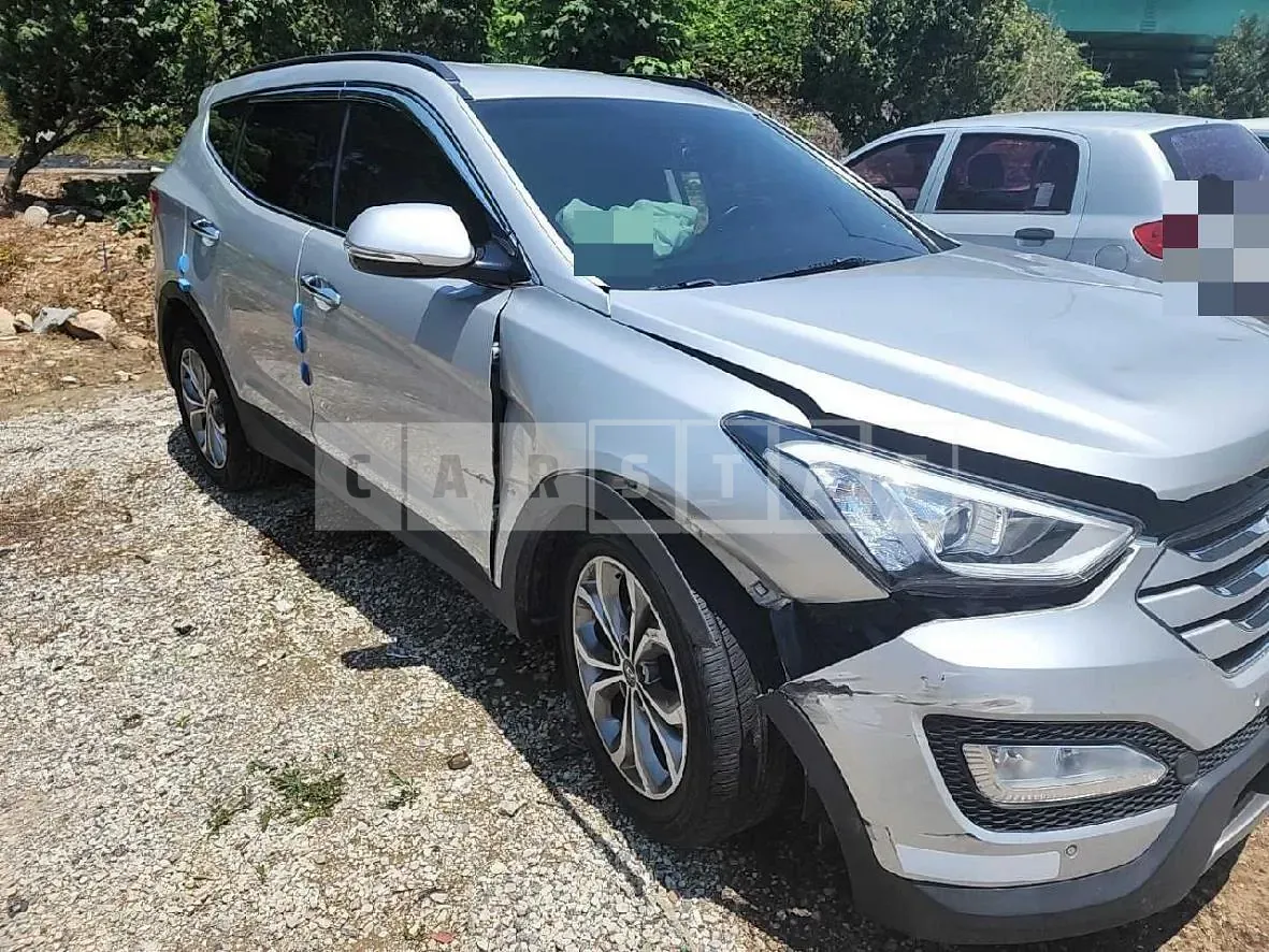 Photo 2 of 38: 2014 Hyundai Santa Fe, VIN KMHSW81UBFU307071 — Korean insurance auction