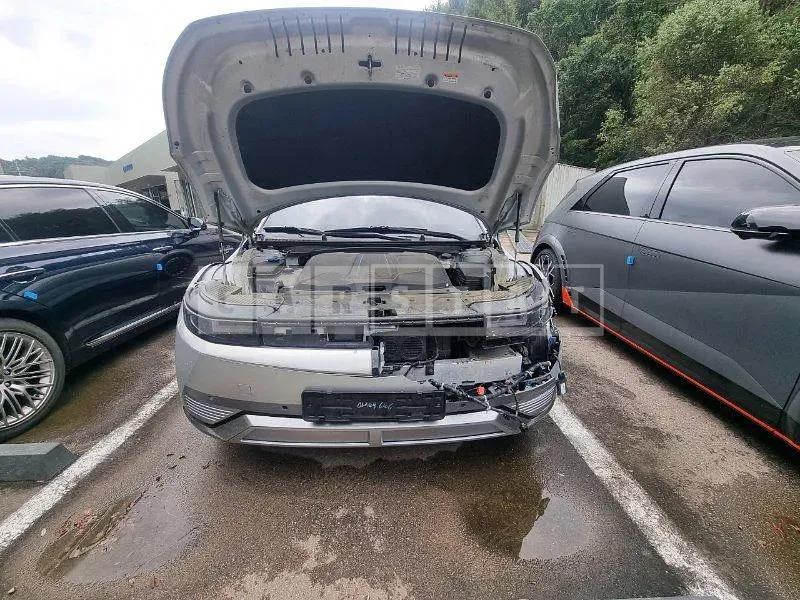 Photo 2 of 35: 2022 Hyundai IONIQ 5, VIN KMHKR81CPNU094510 — Korean insurance auction
