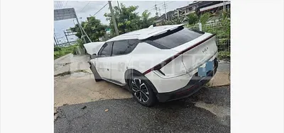 Photo 1 of 17: 2022 Kia EV6 Long Range Air — Korean insurance auction
