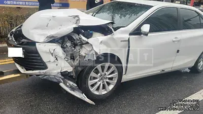 Photo 1 of 9: 2016 Toyota Camry Hybrid The — Korean insurance auction