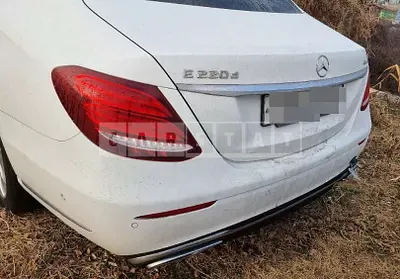 Photo 1 of 36: 2017 Mercedes-Benz E220 d 4Matic, VIN WDDZF0FB4HA210255 — Korean insurance auction