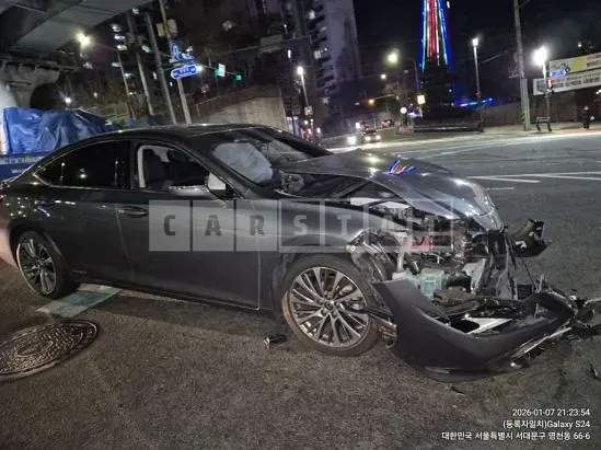 Photo 2 of 18: 2019 Lexus ES300h — Korean insurance auction