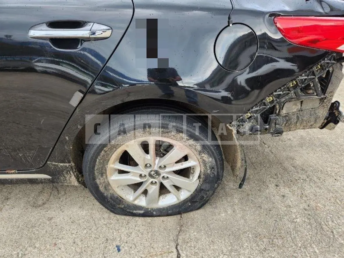 Photo 2 of 14: 2017 Kia K5 LPG, VIN KNAGT416BJA204328 — Korean insurance auction