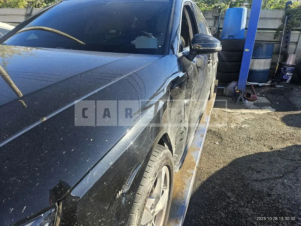 Photo 2 of 26: 2021 Audi A4 40 TFSI — Korean insurance auction