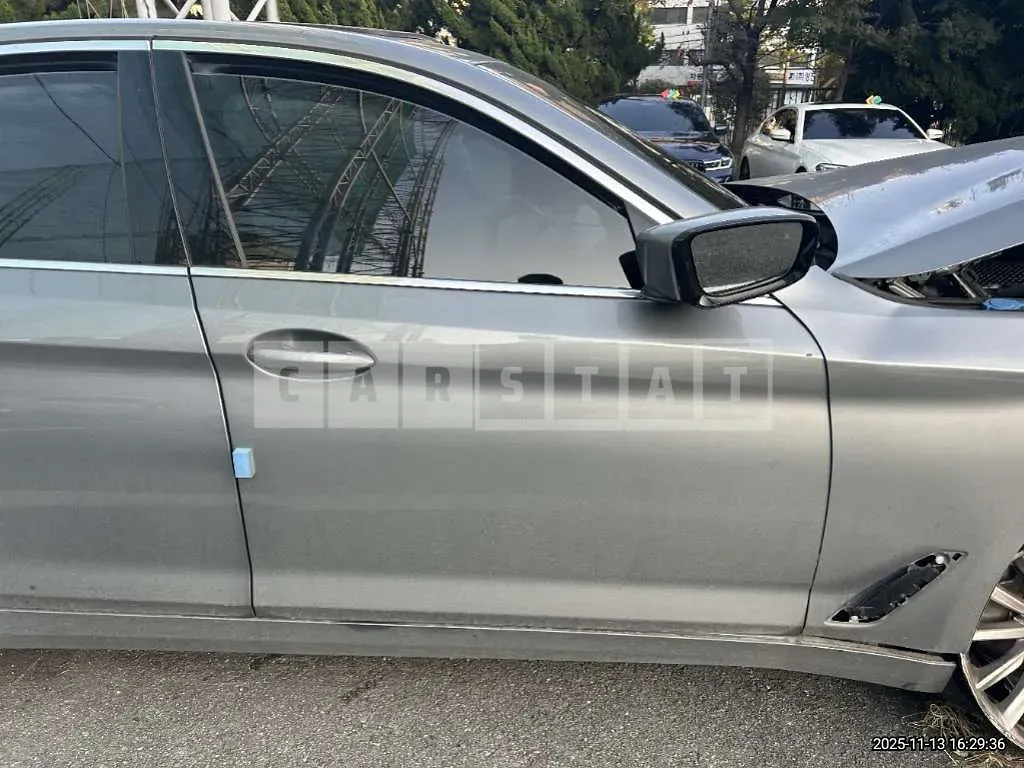 Photo 2 of 30: 2023 BMW 530i — Korean insurance auction