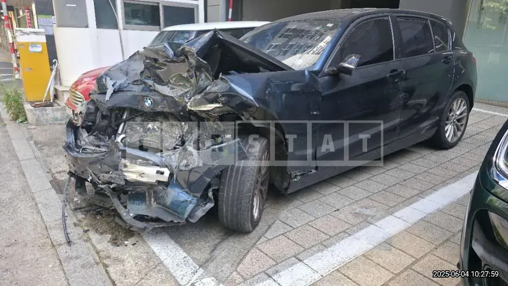 Photo 2 of 8: 2015 BMW 118d — Korean insurance auction