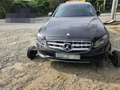 Photo 1 of 8: 2017 Mercedes-Benz E220 d 4Matic — Korean insurance auction