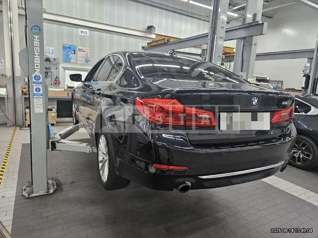 Photo 2 of 24: 2018 BMW 520d — Korean insurance auction