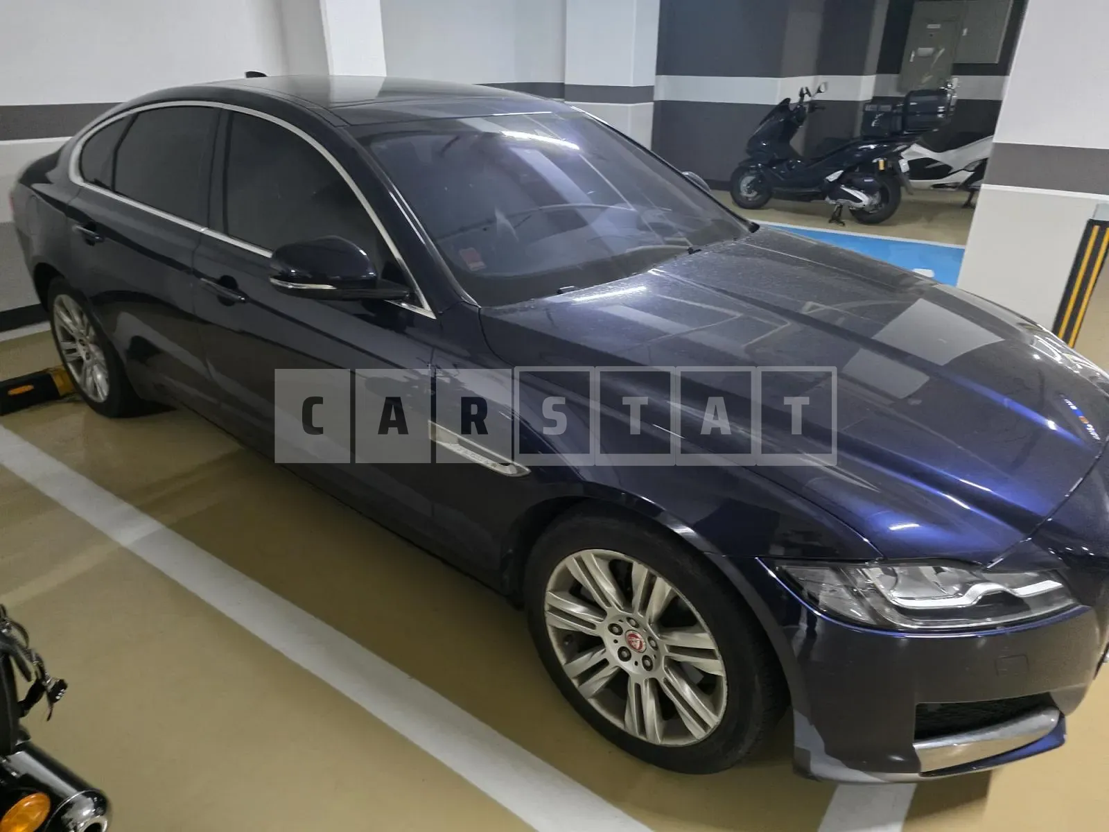 Photo 2 of 4: 2017 Jaguar XF 20d, VIN SAJBB4BN7HCY40744 — Korean insurance auction