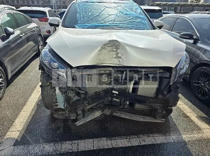 Photo 2 of 9: 2018 Kia Sorento 2.2, VIN KNAPH81BBJA466132 — Korean insurance auction
