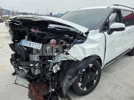 Photo 2 of 46: 2026 Kia Carnival Hybrid — Korean insurance auction