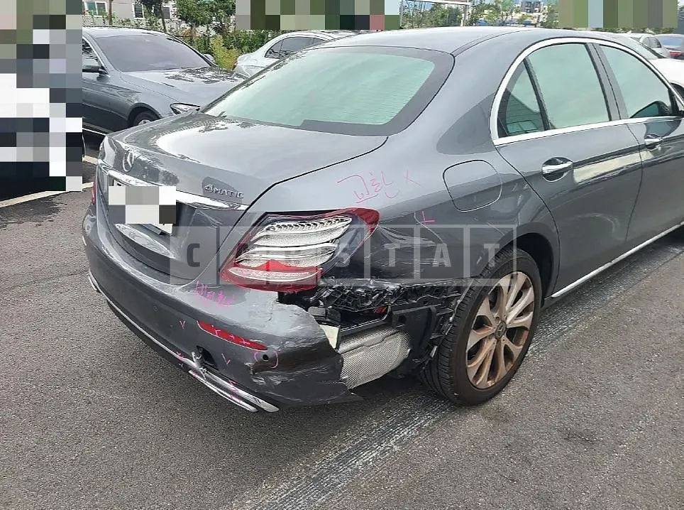 Photo 2 of 3: 2020 Mercedes-Benz E300 4Matic, VIN W1KZF4KB6LA832636 — Korean insurance auction