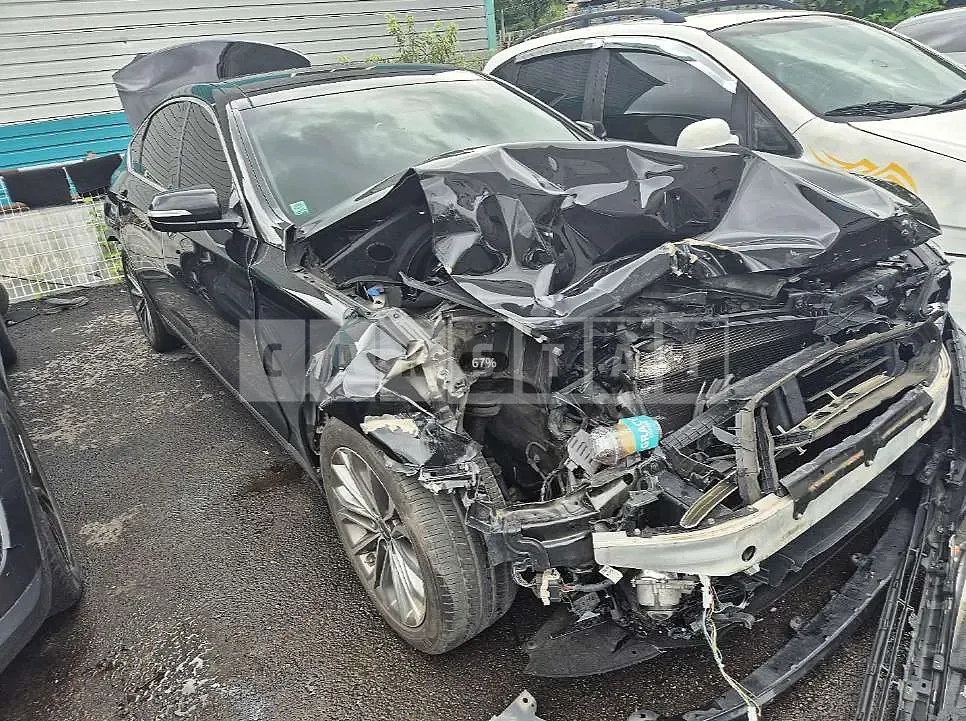 Photo 2 of 26: 2015 Genesis — Korean insurance auction