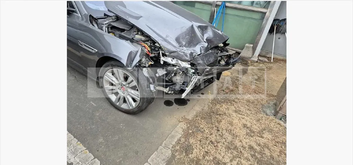 Photo 2 of 44: 2019 Jaguar XF 20d AWD — Korean insurance auction