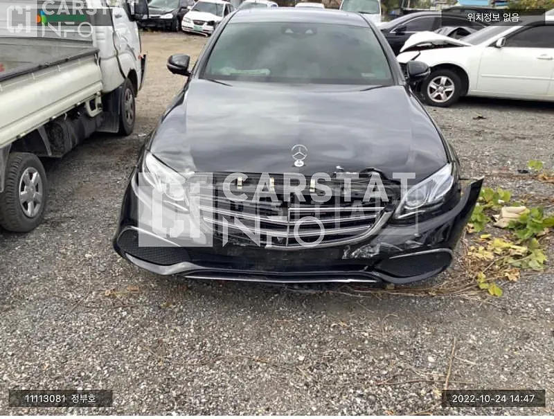 Photo 2 of 13: 2018 Mercedes-Benz E300, VIN WDDZF4JB1KA574767 — Korean insurance auction