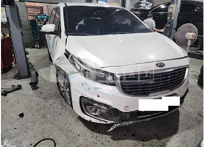 Photo 1 of 13: 2017 Kia Carnival — Korean insurance auction