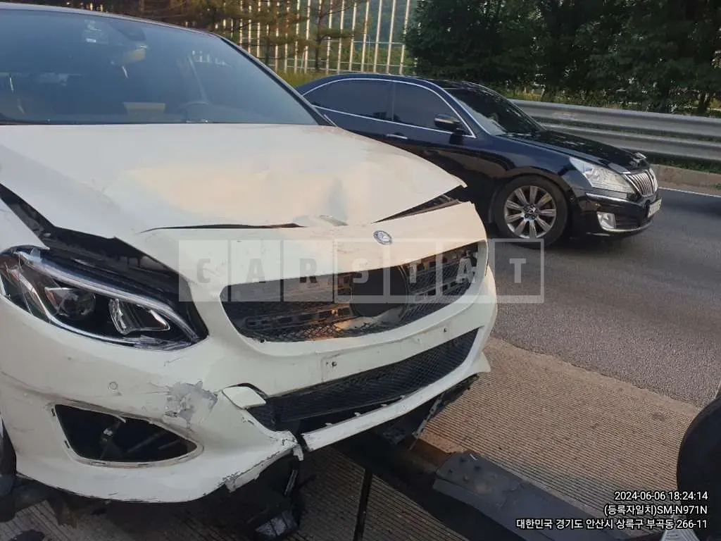 Photo 2 of 9: 2015 Mercedes-Benz B200 CDI — Korean insurance auction