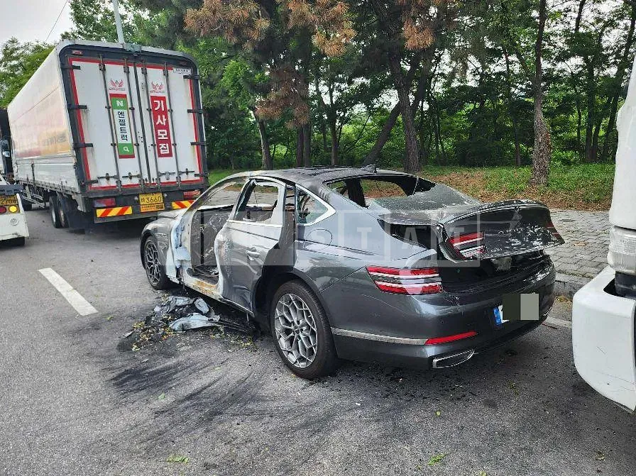 Photo 2 of 9: 2021 Genesis G80 2.5T — Korean insurance auction