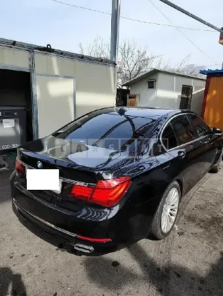 Photo 2 of 9: 2015 BMW 740d xDrive, VIN WBAYB0105FD598712 — Korean insurance auction