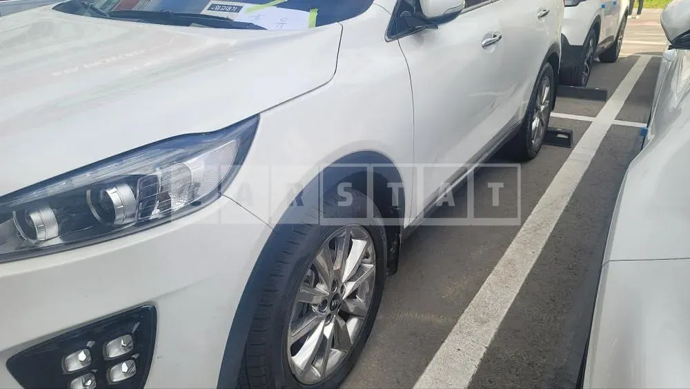 Photo 2 of 14: 2017 Kia Sorento /Sorrento, VIN KNAPH81ABHA318058 — Korean insurance auction