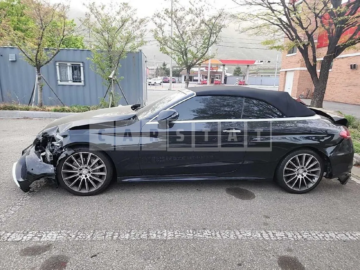 Photo 2 of 11: 2017 Mercedes-Benz C200 Cabriolet, VIN WDDWK4CB4HF490384 — Korean insurance auction