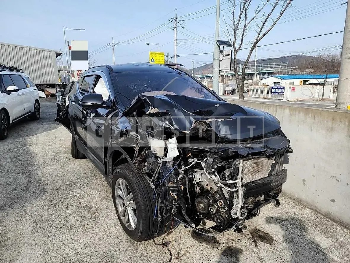 Photo 2 of 13: 2017 Hyundai Santa Fe 2.0 (2WD), VIN KMHSW81UBJU840796 — Korean insurance auction