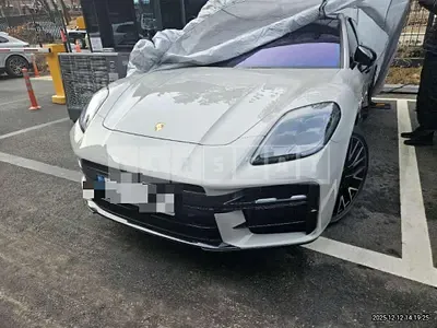 2025 Porsche Panamera 4 E-Hybrid